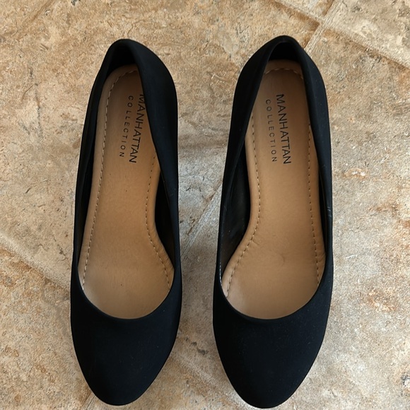 Chic Black Women's Heels - Picture 2 of 6